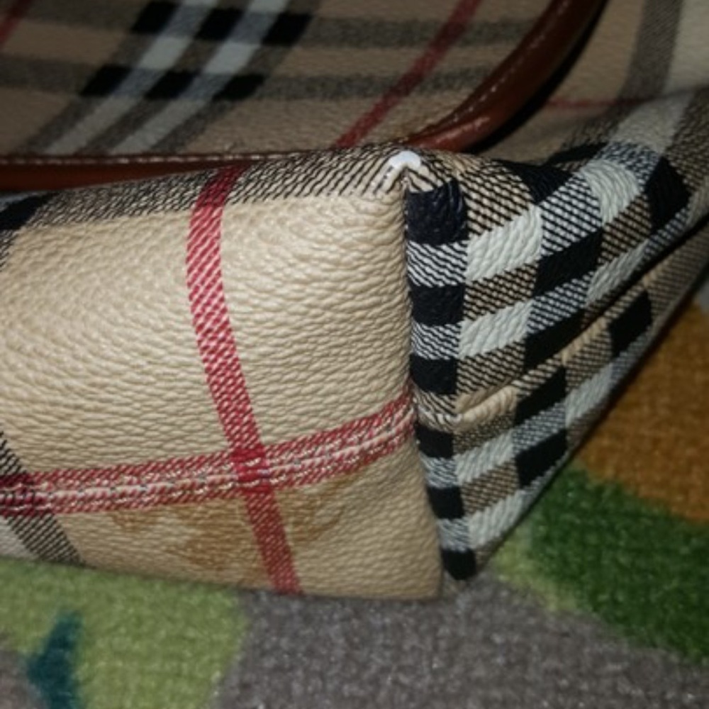 Burberry Haymarket Check Messenger - Picture 8 of 8